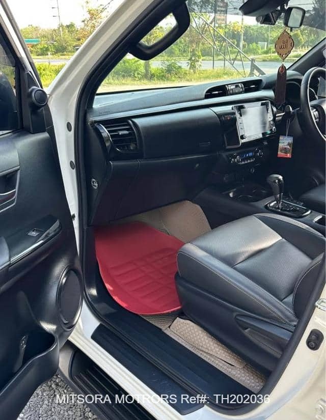 
								2020 TOYOTA HILUX ROCCO DOUBLE CABIN full									