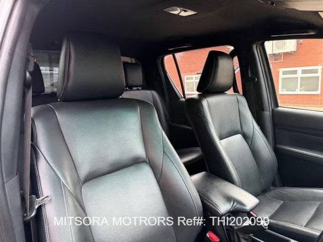 2020 TOYOTA HILUX 2.4 D-4D Invincible X