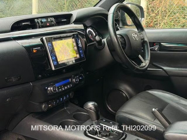 
								2020 TOYOTA HILUX 2.4 D-4D Invincible X full									