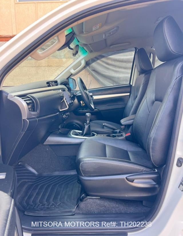 
								2023 Toyota Hilux full									