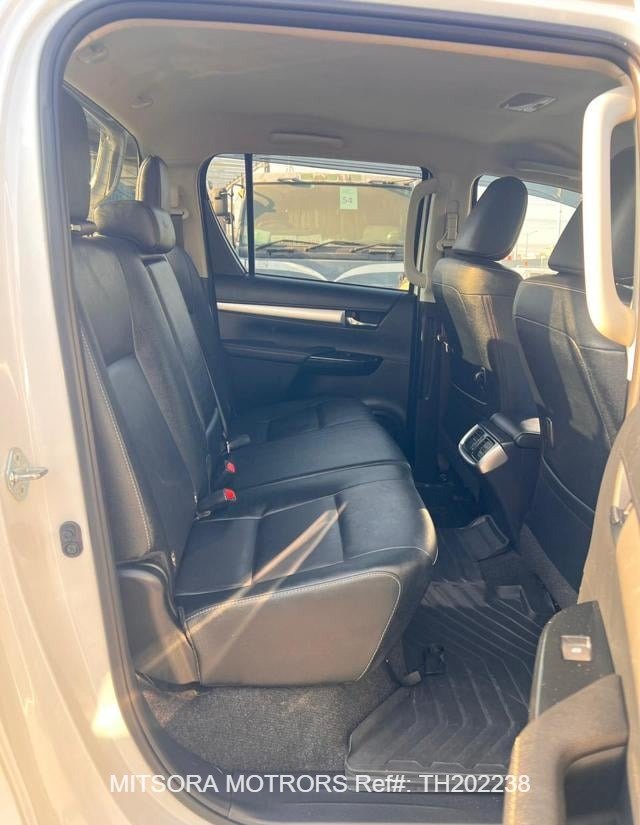 
								2023 Toyota Hilux full									