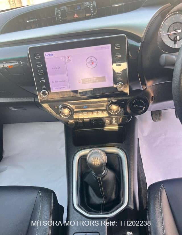 
								2023 Toyota Hilux full									