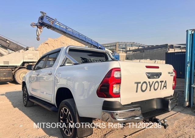 
								2023 Toyota Hilux full									