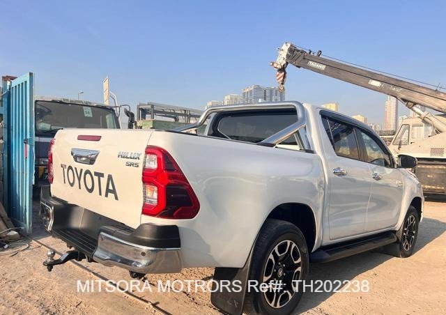 
								2023 Toyota Hilux full									