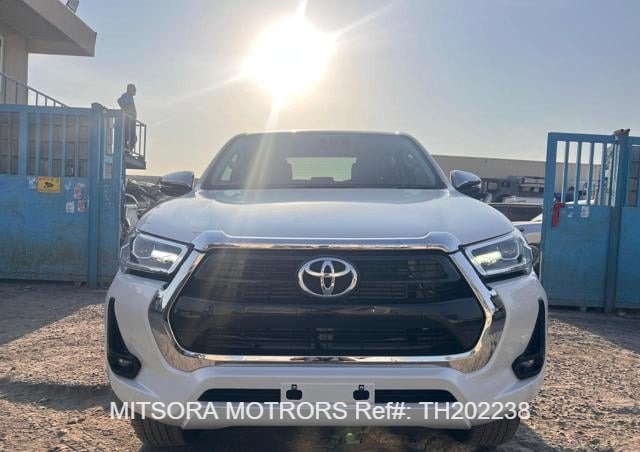
								2023 Toyota Hilux full									