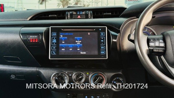 
								2017 Toyota Hilux full									