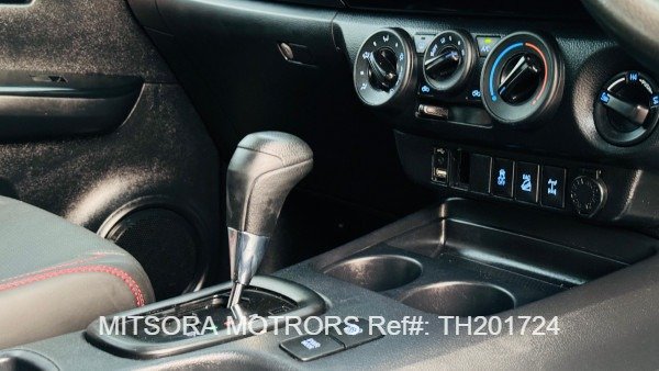 
								2017 Toyota Hilux full									