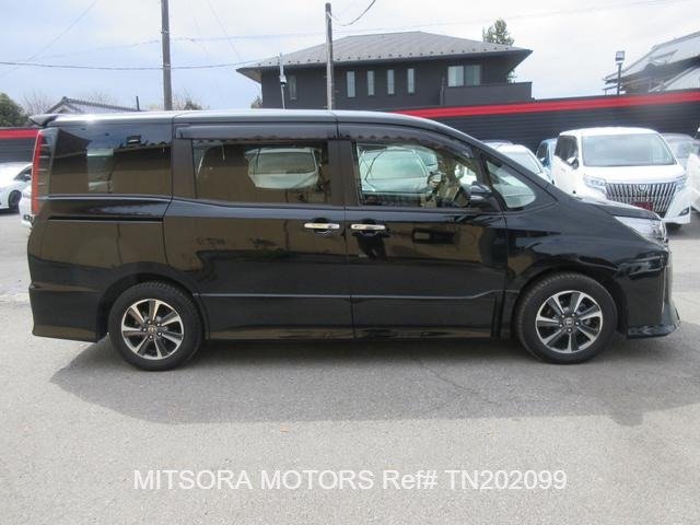 
								2020 TOYOTA NOAH full									