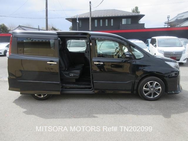 
								2020 TOYOTA NOAH full									