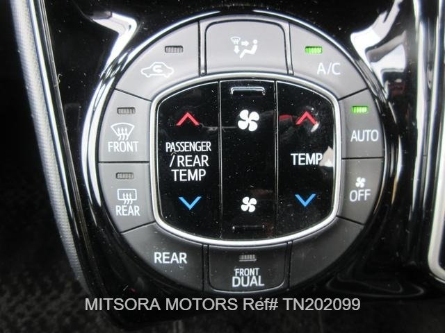 
								2020 TOYOTA NOAH full									