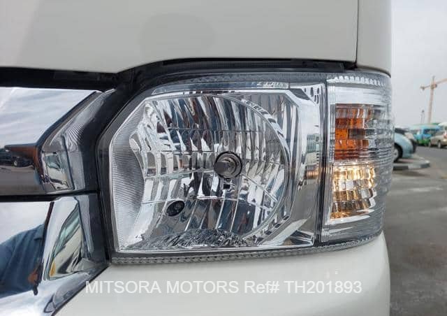 
								2018 TOYOTA HIACE WH full									