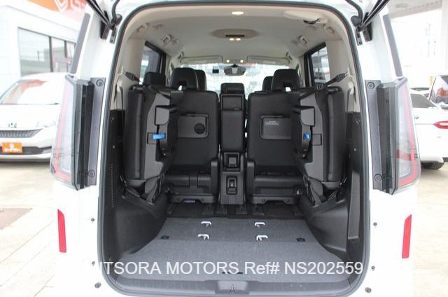 
								2025 NISSAN SERENA HIGHWAY STAR V full									