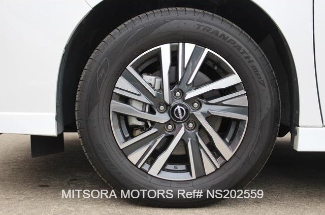 
								2025 NISSAN SERENA HIGHWAY STAR V full									
