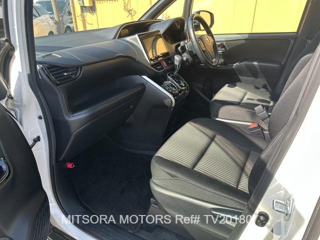 
								2018 TOYOTA VOXY ZS KIRAMEKI full									
