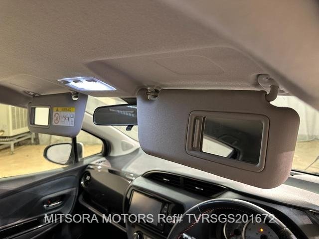 
								2016 TOYOTA VITZ RS GS full									