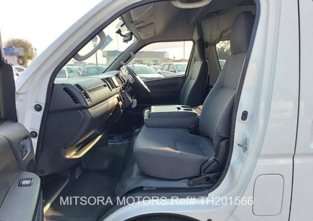 
								2015 TOYOTA HIACE COMMUTER full									
