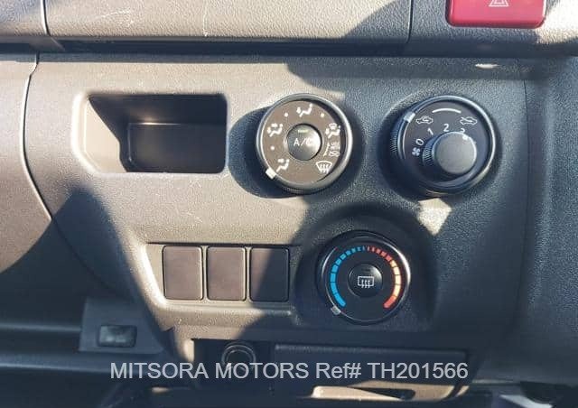 
								2015 TOYOTA HIACE COMMUTER full									