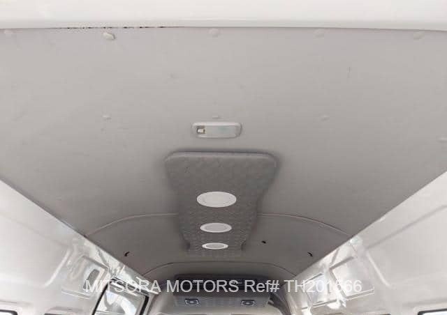 
								2015 TOYOTA HIACE COMMUTER full									