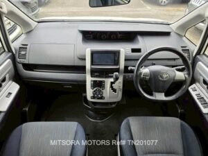 2010 TOYOTA NOAH SI