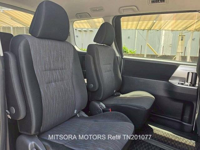
								2010 TOYOTA NOAH SI full									