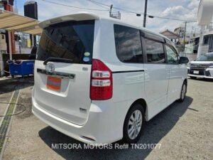 2010 TOYOTA NOAH SI