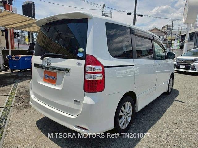 
								2010 TOYOTA NOAH SI full									