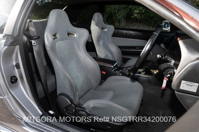 
								2000 NISSAN SKYLINE GT-R (R34) V-SPEC full									
