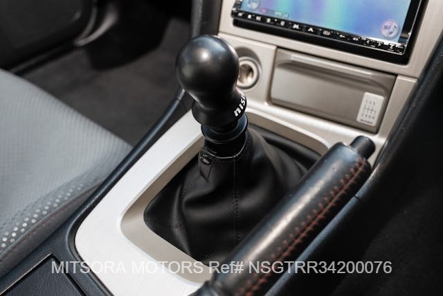 
								2000 NISSAN SKYLINE GT-R (R34) V-SPEC full									